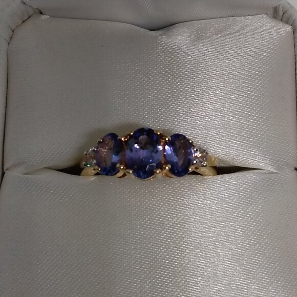 Beautiful tanzanite ring, size 6! - Picture 10 of 10